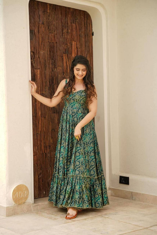 XOOMLADY Introducing our stunning  bandhani  maxi