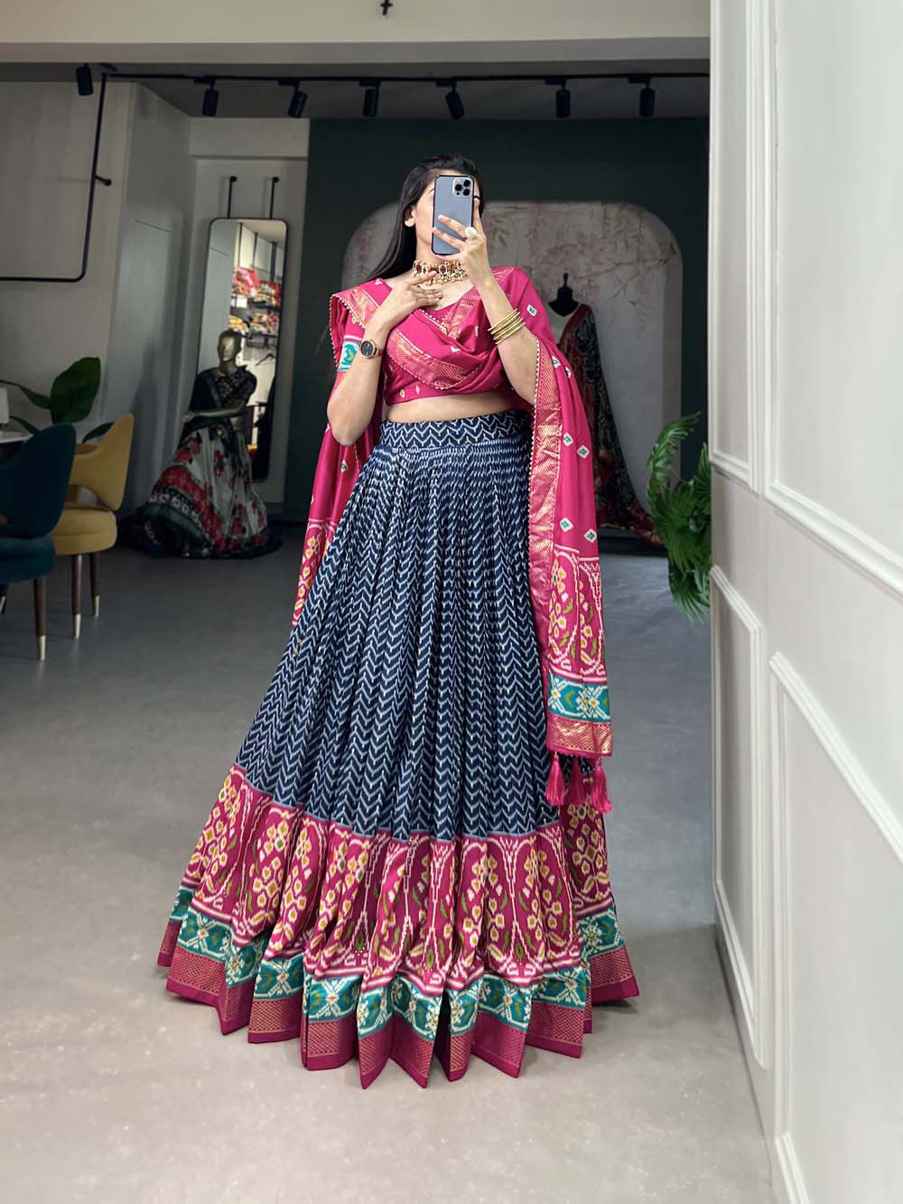 XOOMLADY Step into the spotlight with confidence in our Tussar silk printed lehenga choli